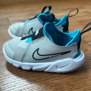 Nike Toddler Sneakers Gray and Teal- size 7